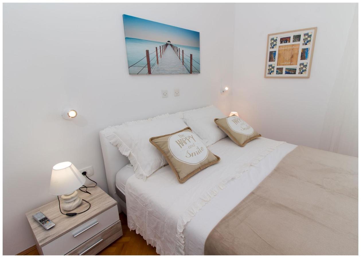 Large Apartment Between Split And Trogir Kaštela Εξωτερικό φωτογραφία