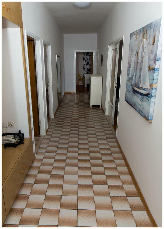 Large Apartment Between Split And Trogir Kaštela Εξωτερικό φωτογραφία