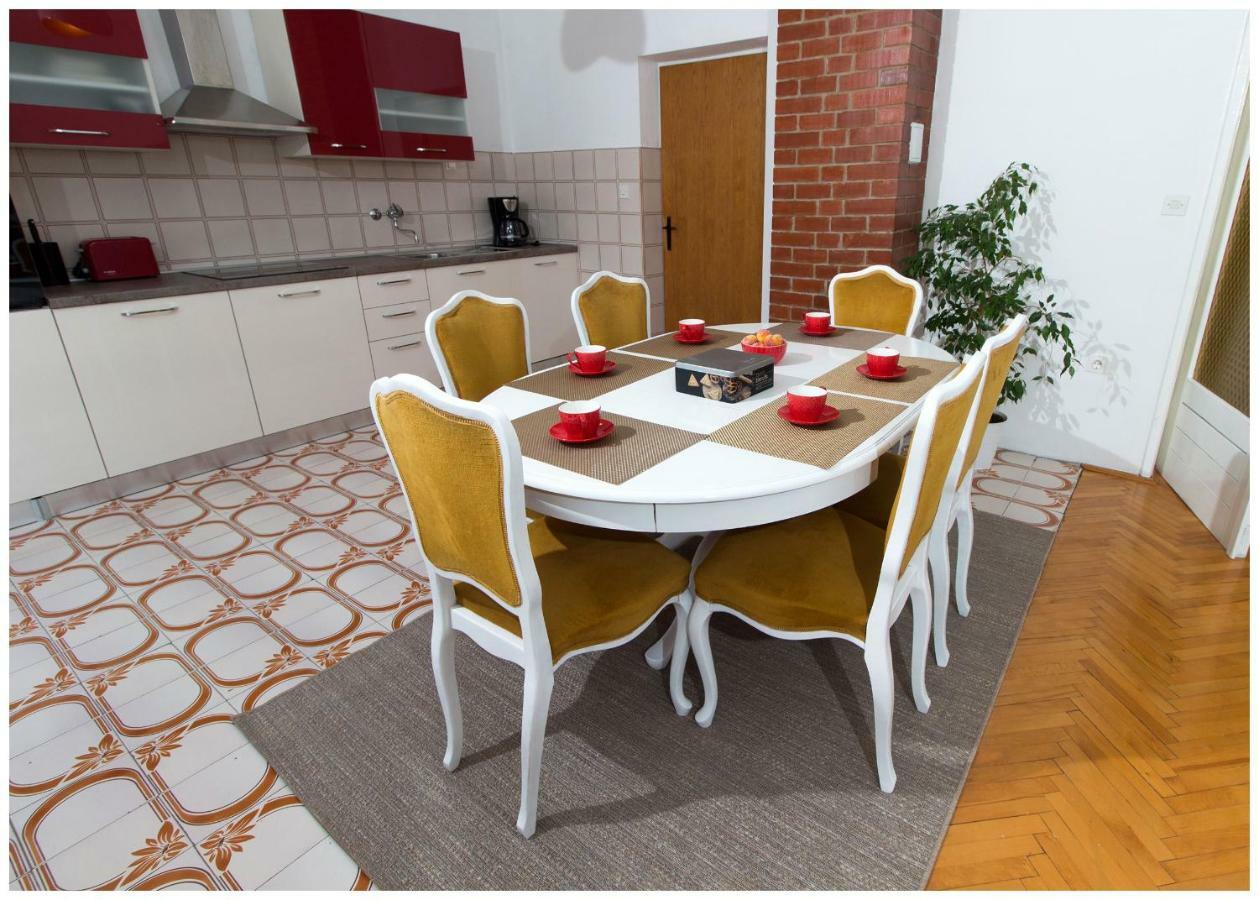 Large Apartment Between Split And Trogir Kaštela Εξωτερικό φωτογραφία