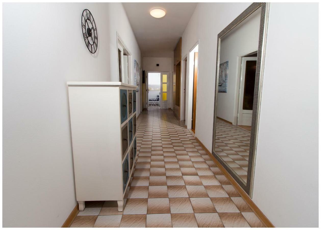Large Apartment Between Split And Trogir Kaštela Εξωτερικό φωτογραφία