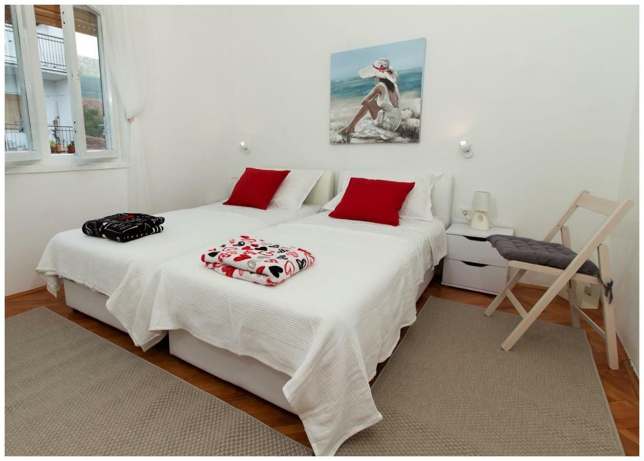 Large Apartment Between Split And Trogir Kaštela Εξωτερικό φωτογραφία