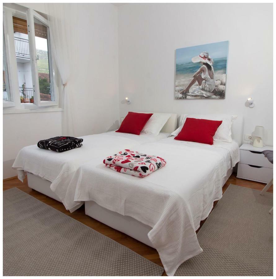 Large Apartment Between Split And Trogir Kaštela Εξωτερικό φωτογραφία