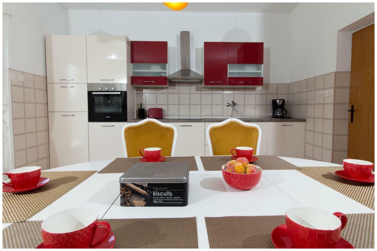 Large Apartment Between Split And Trogir Kaštela Εξωτερικό φωτογραφία